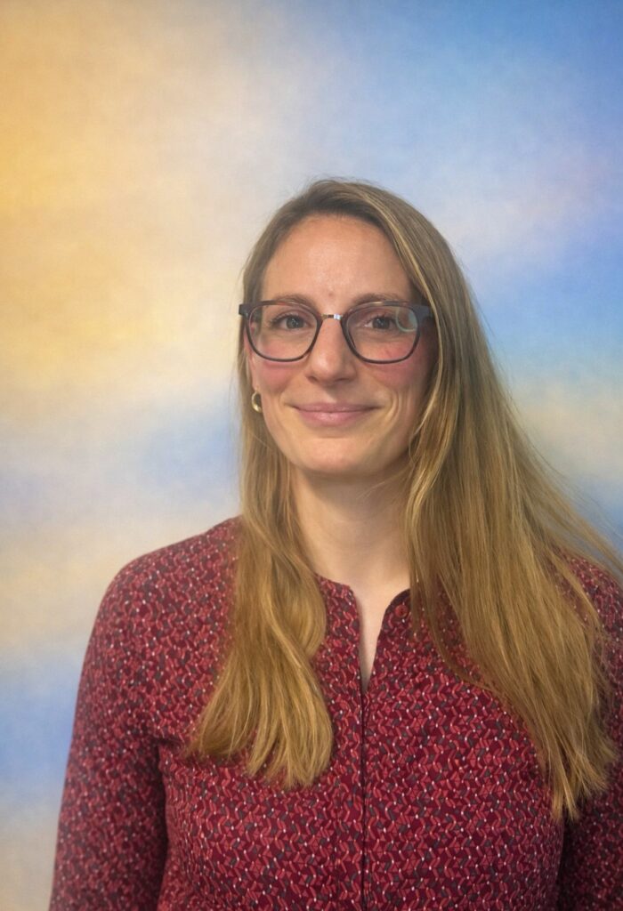 Anne florence CLAPIER 39 ans Travailleur social
Sensible aux questions sociales, j’ai envie de mettre mon énergie au service des personnes isolées de notre commune. J’aimerais développer des actions autour de la santé mentale et encourager les rencontres intergénérationnelles pour retisser du lien. J’ai aussi à cœur de proposer des moments festifs et conviviaux qui nous rassemblent et renforcent notre vie de village.